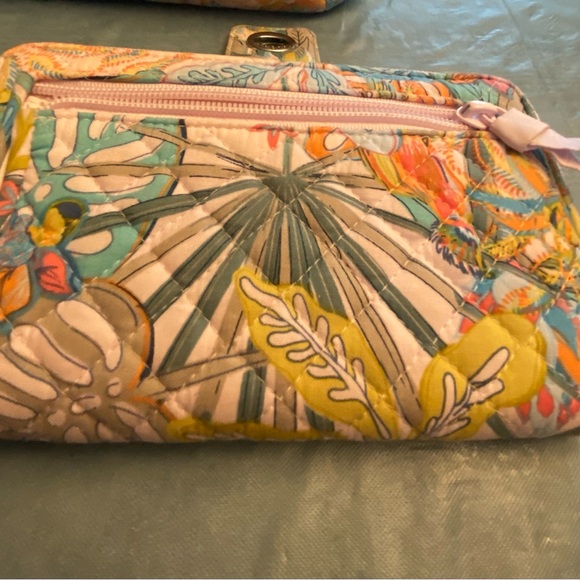 Vera Bradley Cotton Multi-compartment  Purse & wallet 
Rain Forest Canopy - Picture 5 of 11